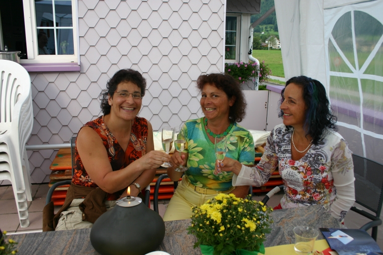 Die Geschwister von Regula Monika (links) und Priska 